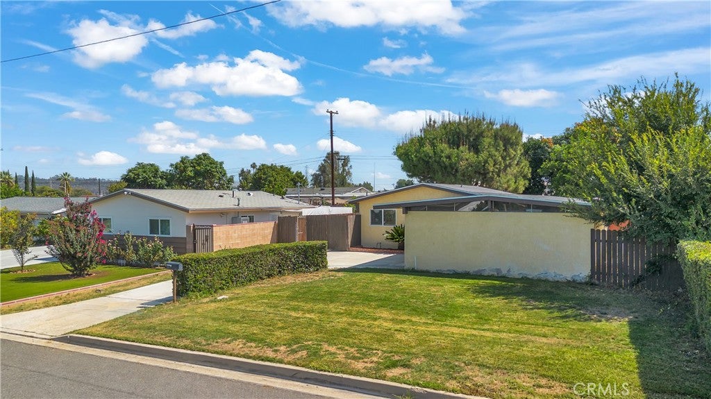 1502 Lyndhurst