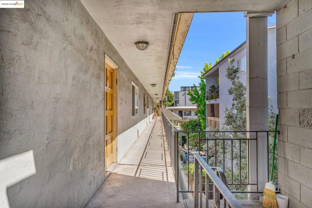 CROCKER/GLENVIEW - Residential Income