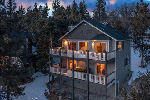 Photo of 43888 Yosemite Drive, Big Bear Lake, CA 92315 (MLS # IG26055712)
