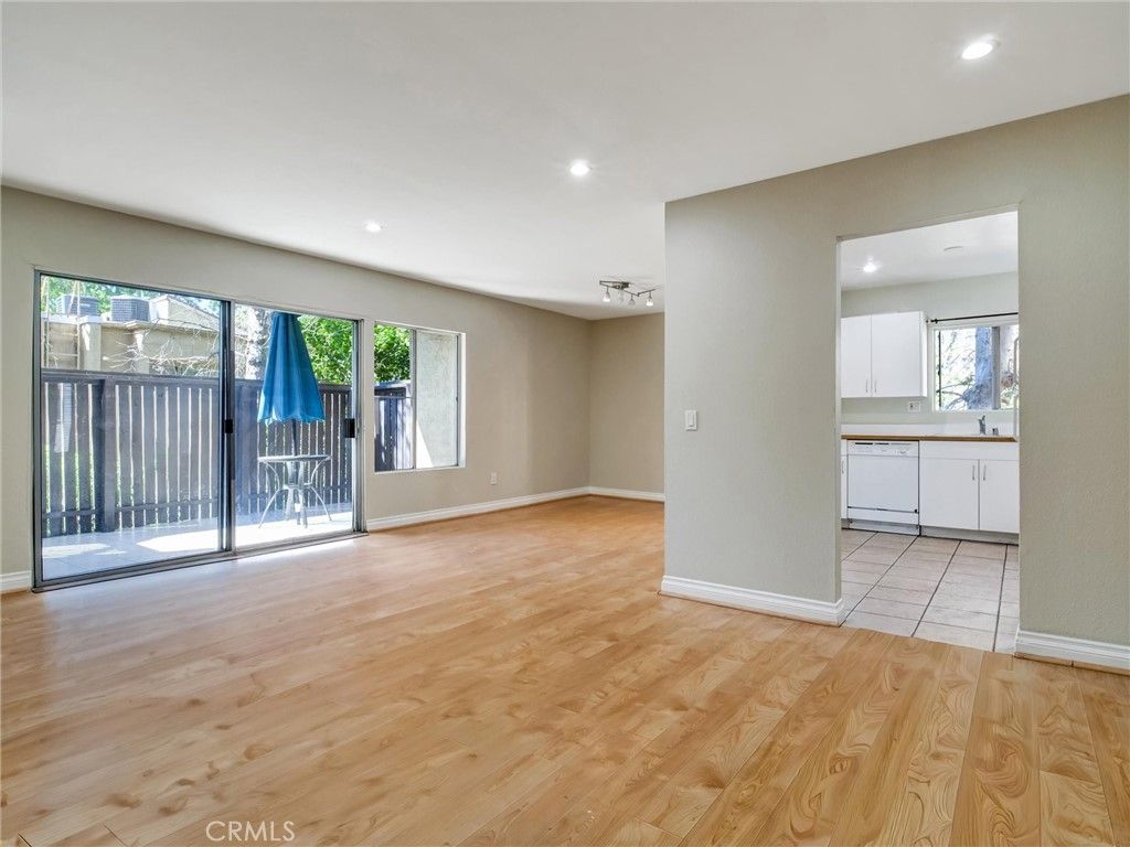 Photo of 18350 Hatteras #123, Tarzana, CA 91356 (MLS # SR26069936)