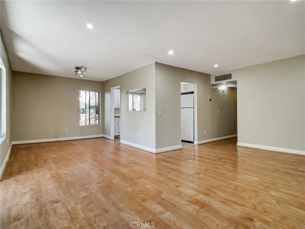 Photo of 18350 Hatteras #123, Tarzana, CA 91356 (MLS # SR26069936)
