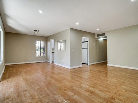 Photo of 18350 Hatteras #123, Tarzana, CA 91356 (MLS # SR26069936)