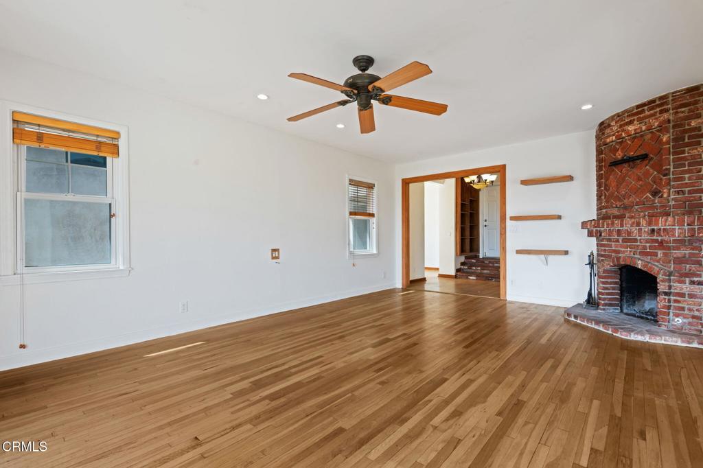 Ventura, California, 93001, United States, 3 Bedrooms Bedrooms, ,2 BathroomsBathrooms,Residential,Active,2031408