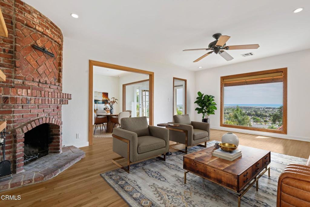 Ventura, California, 93001, United States, 3 Bedrooms Bedrooms, ,2 BathroomsBathrooms,Residential,Active,2031408
