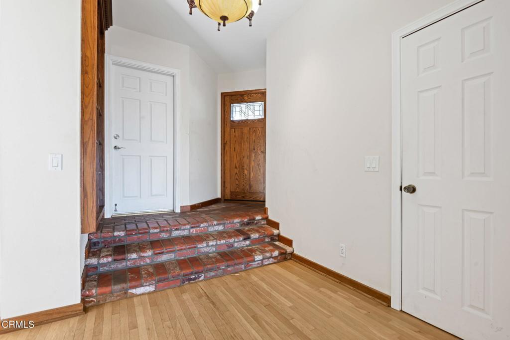 Ventura, California, 93001, United States, 3 Bedrooms Bedrooms, ,2 BathroomsBathrooms,Residential,Active,2031408