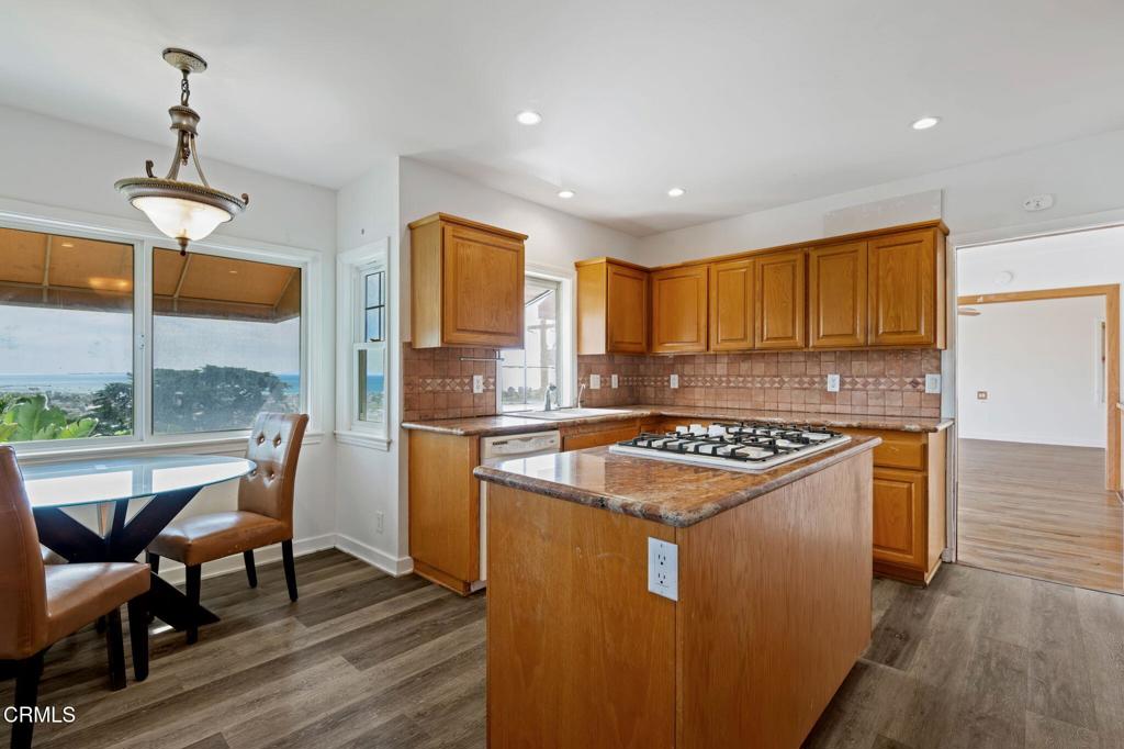 Ventura, California, 93001, United States, 3 Bedrooms Bedrooms, ,2 BathroomsBathrooms,Residential,Active,2031408