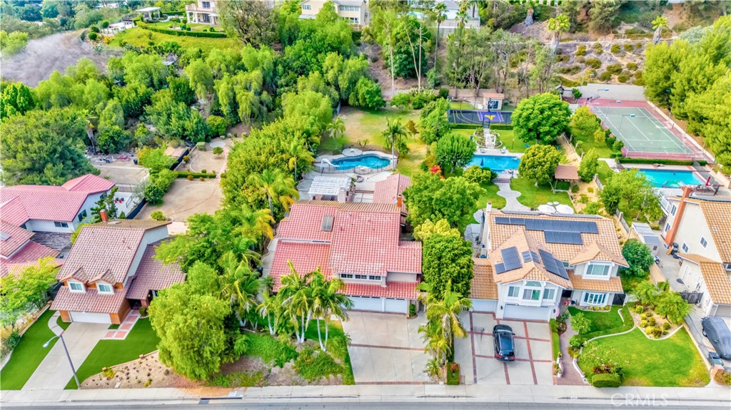 3025 E Hillside Drive