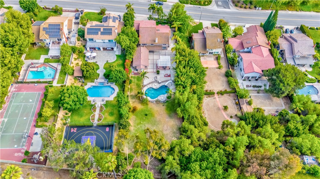 3025 E Hillside Drive
