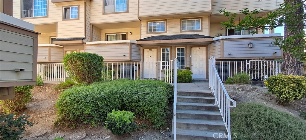 11150 Glenoaks Boulevard 223