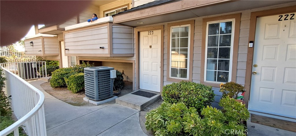 11150 Glenoaks Boulevard 223