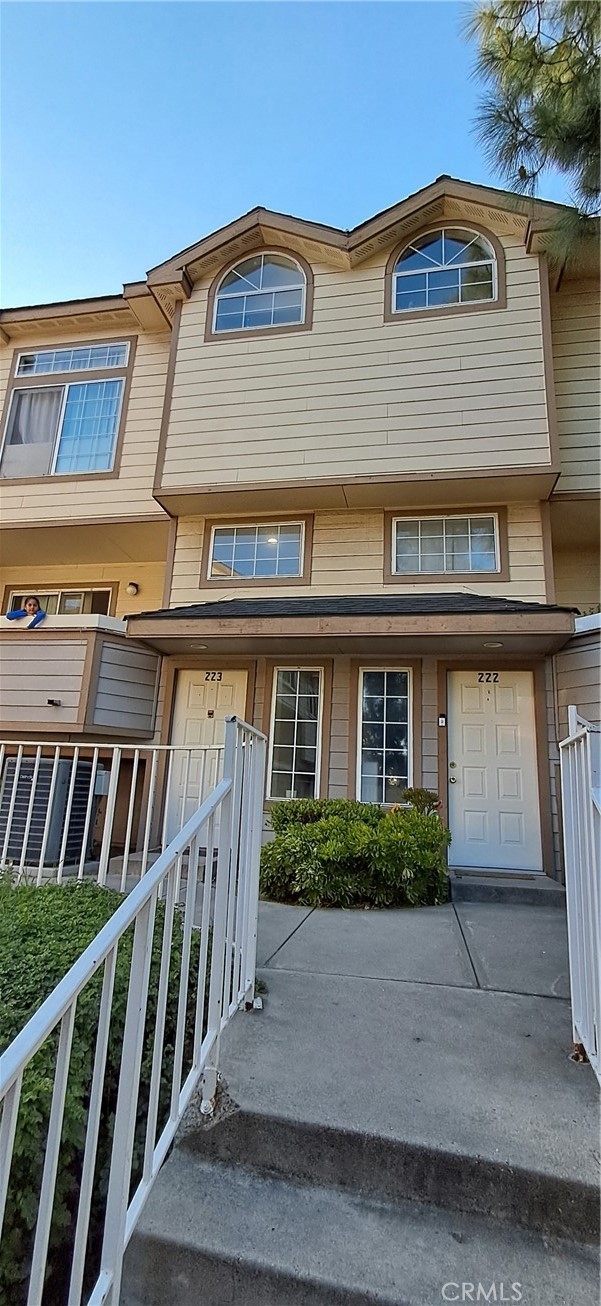 11150 Glenoaks Boulevard 223