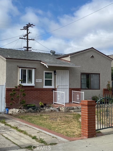 Charming 2 bedroom 1 bath home, Home features 2 car garage and extra room in the back that may not be permitted. Home was recently updated, painted, new flooring. Located just minutes from SoFi Stadium, the Kia Forum, Hollywood Park Casino, and the Intuit Dome. Convenient access to LAX, 405 & 105 freeways, and nearby shopping and dining. Must see.