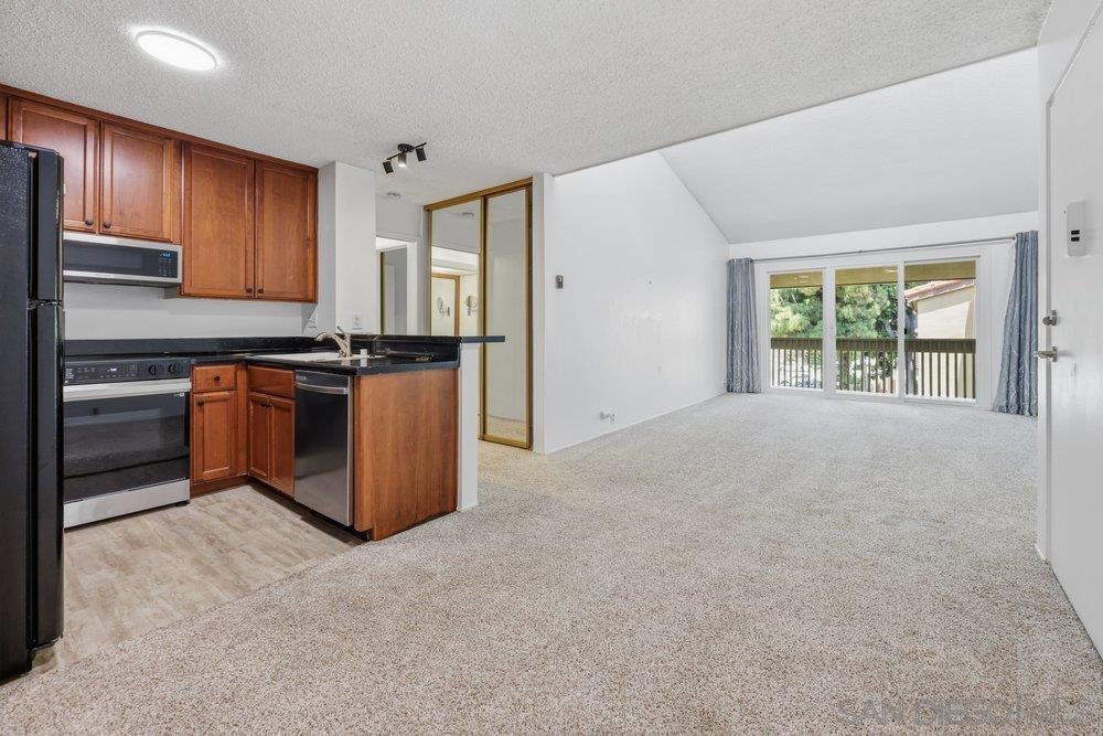 1801 Diamond St 324