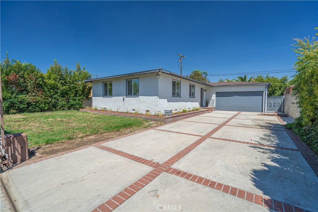 Welcome to this beautifully updated 3-bedroom, 2-bath home, move-in ready and full of upgrades. The kitchen and full bath have been completely remodeled with brand-new appliances, stylish finishes, and modern fixtures. Enjoy new flooring that flows seamlessly through the living room, dining area, and kitchen. This home also features a gated fence with a long driveway, providing both privacy and ample parking. A spacious bonus room with its own additional bathroom adds extra flexibility—perfect for guests, a home office, or extended family. Washer and dryer are included for your convenience.
Don’t miss the opportunity to own this turnkey property with thoughtful updates and plenty of space to call home!