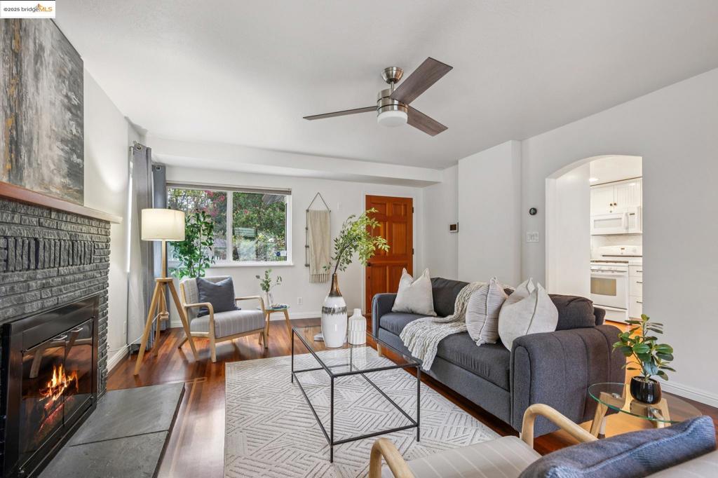 EL SOBRANTE - Residential