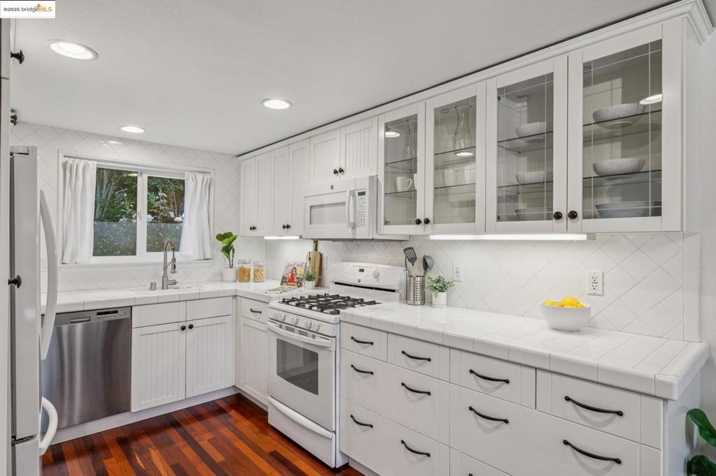 EL SOBRANTE - Residential