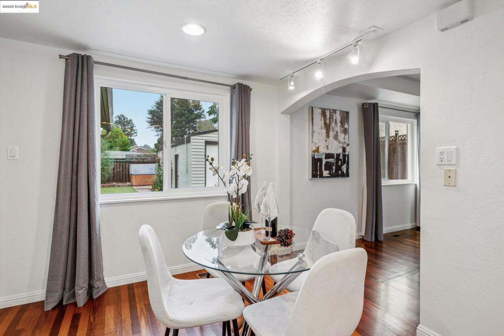 EL SOBRANTE - Residential
