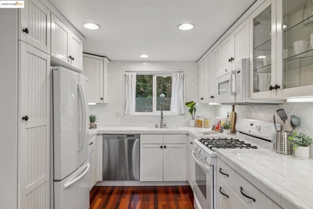 EL SOBRANTE - Residential