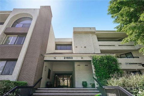 Photo of 21650 Burbank Blvd. Blvd #206, Woodland Hills, CA 91367 (MLS # SR26062345)