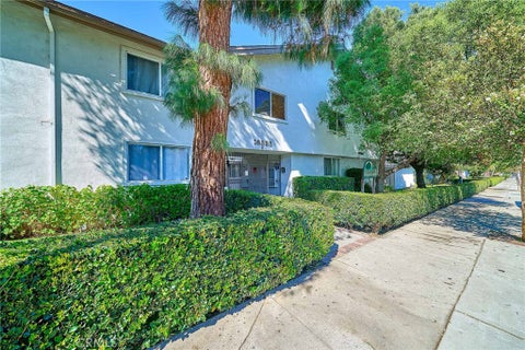 Photo of 18555 Collins Street #C26, Tarzana, CA 91356 (MLS # SR26197116)