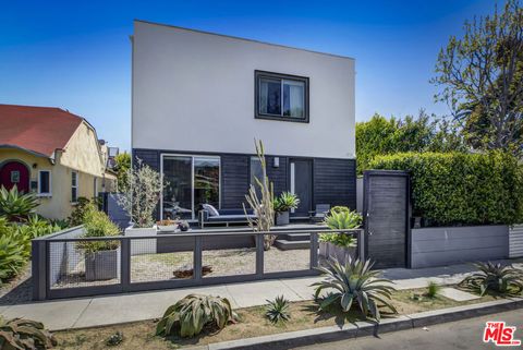 Photo of 814 Crestmoore Place, Venice, CA 90291 (MLS # 26823663)