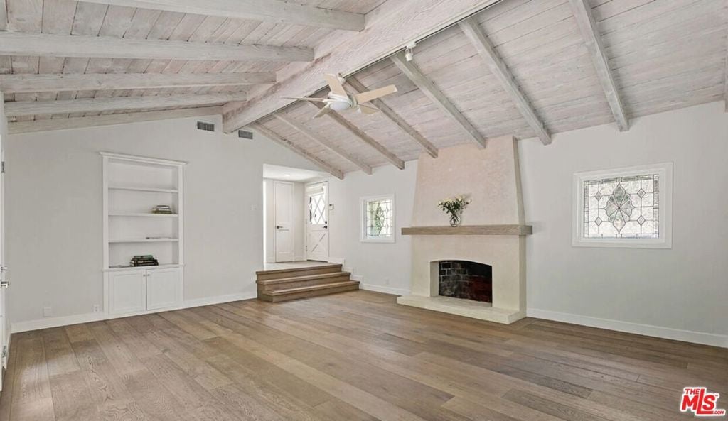 3933 Mandeville Canyon Road