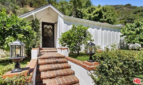 Photo of 3933 Mandeville Canyon Road, Los Angeles, CA 90049 (MLS # 26846465)