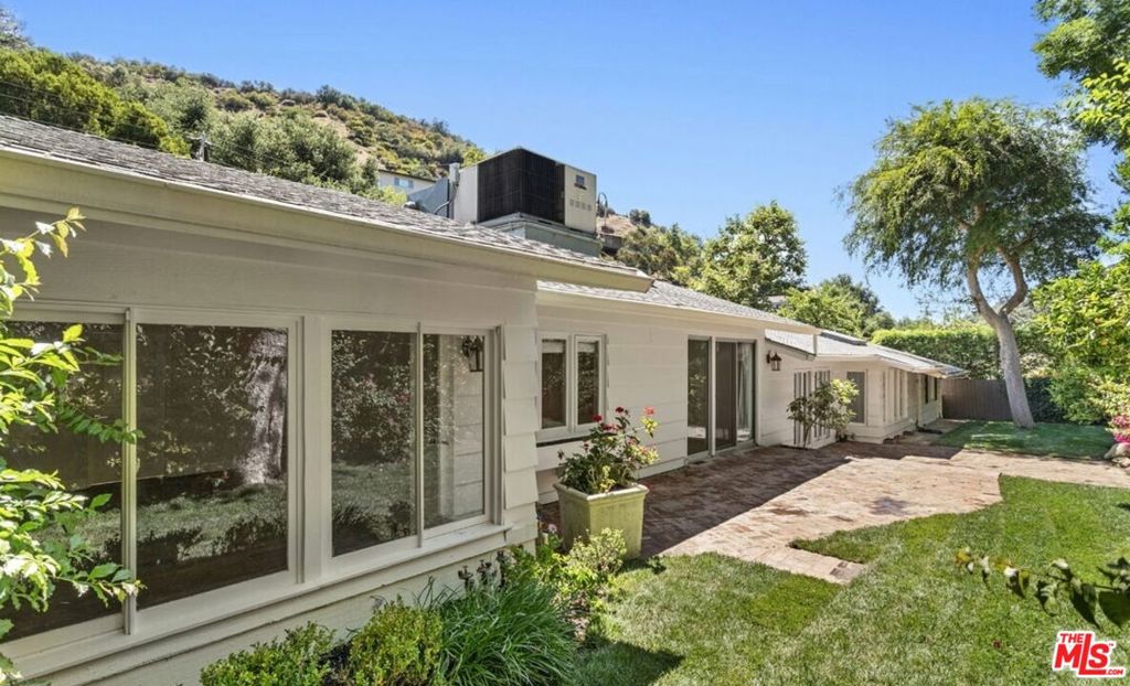 3933 Mandeville Canyon Road, Los Angeles CA 90049