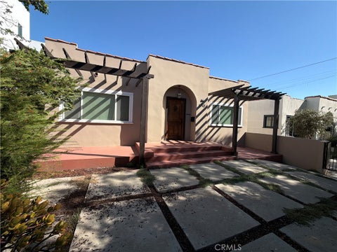 Photo of 1110 Queen Anne Place, Los Angeles, CA 90019 (MLS # IV26222363)