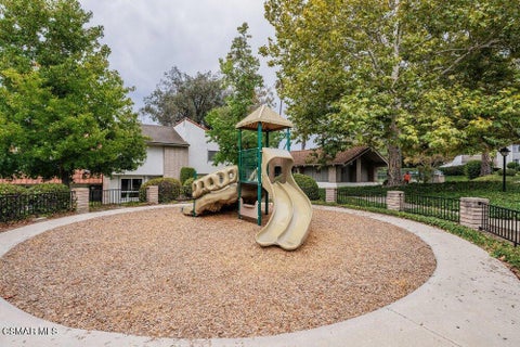 Tiny photo for 242 Green Lea Place, Thousand Oaks, CA 91361 (MLS # 226004322)