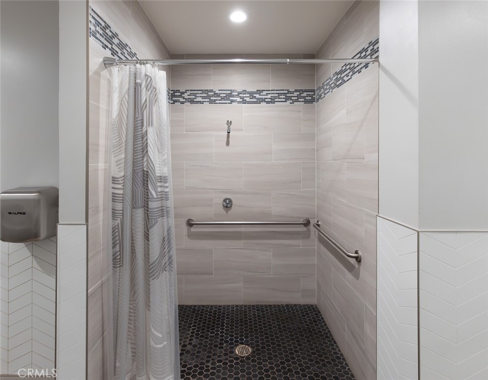 Avenue One (AVE1) - Residential Lease