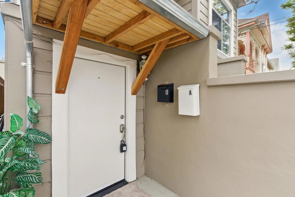 CENTRAL ALAMEDA - Residential Income