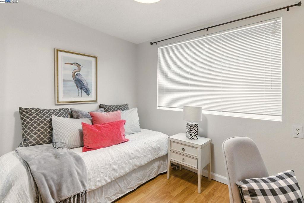 CENTRAL ALAMEDA - Residential Income