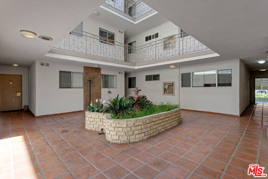 1030 N Orange Grove Avenue