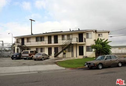 Photo of 2211 S Genesee Avenue, Los Angeles, CA 90016 (MLS # 26650071)