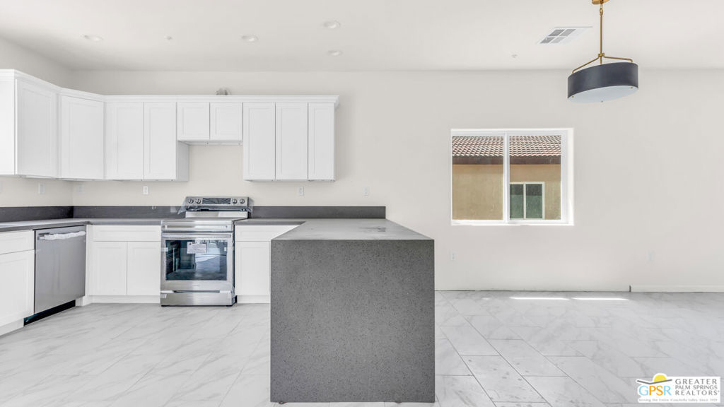 16364 Avenida Rambla