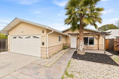 Photo of 436 436 N N St St, Livermore, CA 94551 (MLS # 41121577)