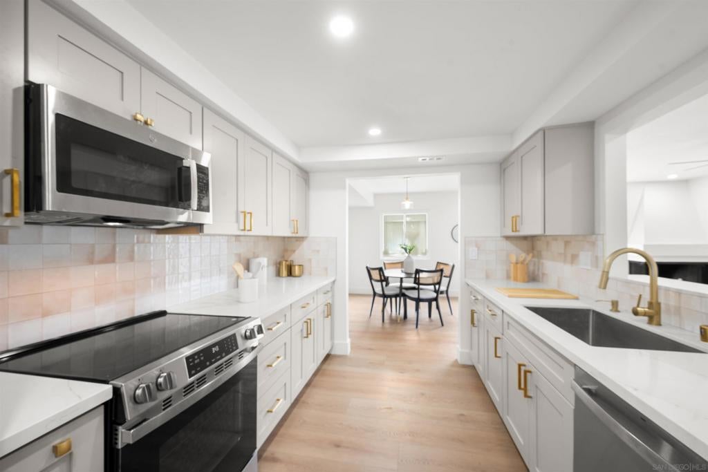 4012 Mount Acadia