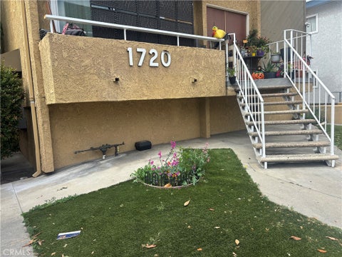 Photo of 1720 Peyton Ave, Burbank, CA 91504 (MLS # PW26146839)