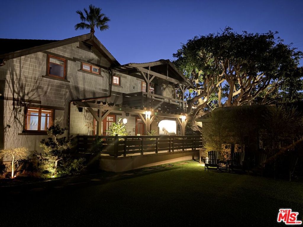 Photo of 706 Navy Street, Santa Monica, CA 90405 (MLS # 25628717)