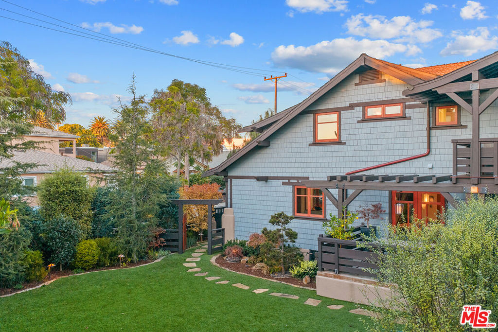 Properties 1 706 Navy Street