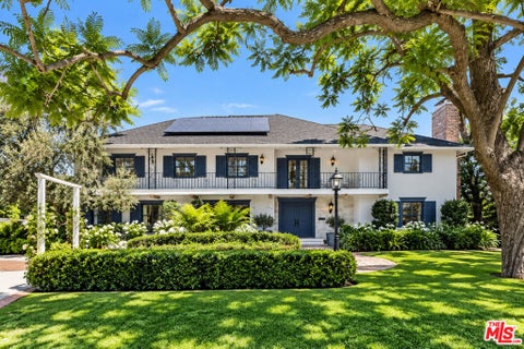 Photo of 900 Gainsborough Drive, Pasadena, CA 91107 (MLS # 26997261)
