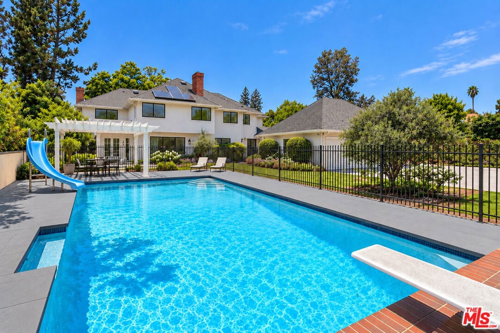 900 Gainsborough Drive