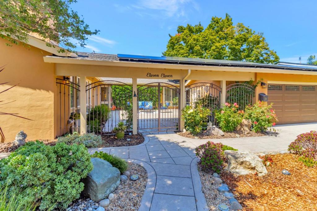 1111 Arnott Way
