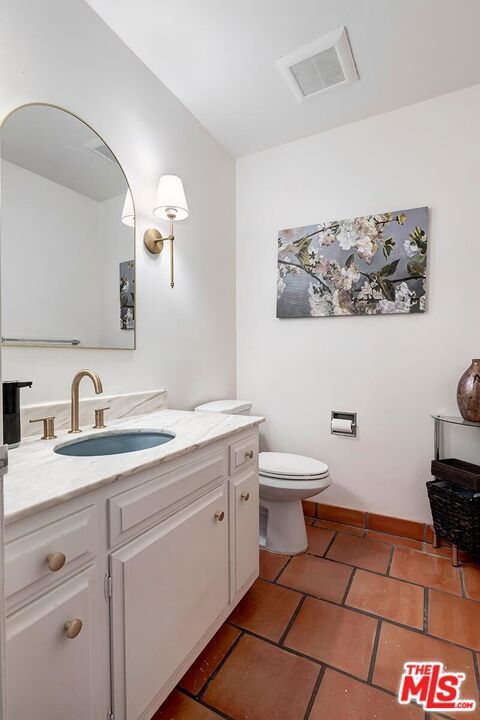 Tiny photo for 4151 Terraza Drive, Los Angeles, CA 90008 (MLS # 25618005)