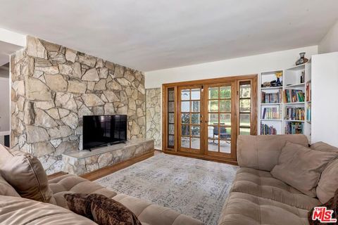 Tiny photo for 4151 Terraza Drive, Los Angeles, CA 90008 (MLS # 25618005)