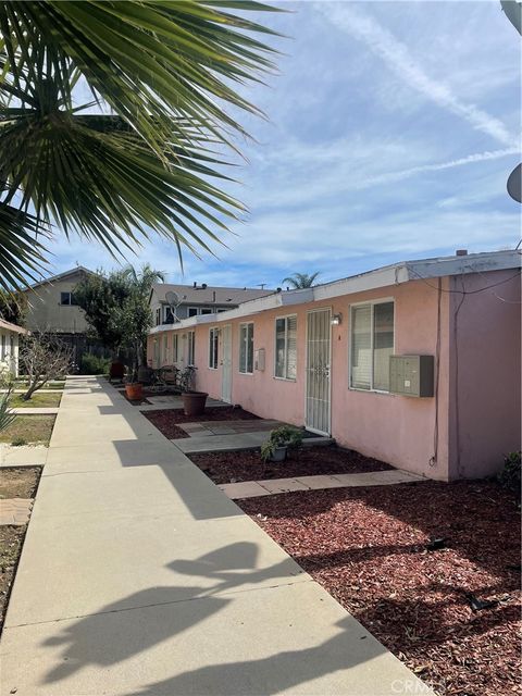 Photo of 528 Cherry Ave #B, Long Beach, CA 90802 (MLS # SW26035818)