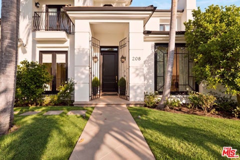 Photo of 208 N Oakhurst Drive, Beverly Hills, CA 90210 (MLS # 26104585)