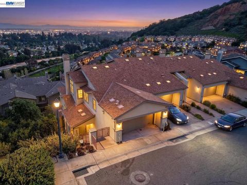 Photo of 6523 Bayview Dr, Oakland, CA 94605 (MLS # 41128776)