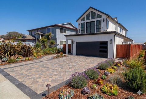 Photo of 316 Grove Street, Half Moon Bay, CA 94019 (MLS # ML82043141)